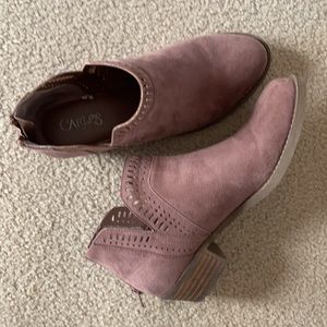 Carlos Santana Mauve booties
